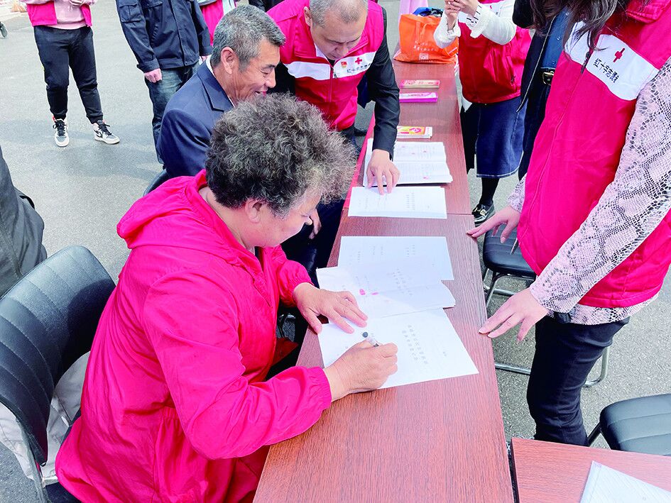 市红十字会开展2021年红十字博爱宣传周活动