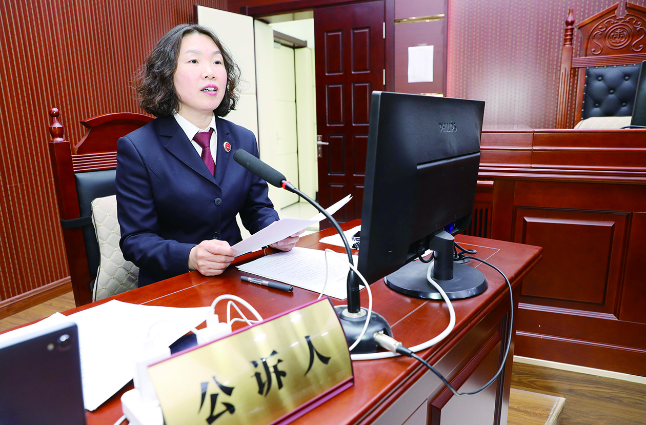 记市检察院刑事检察一部主任李新红