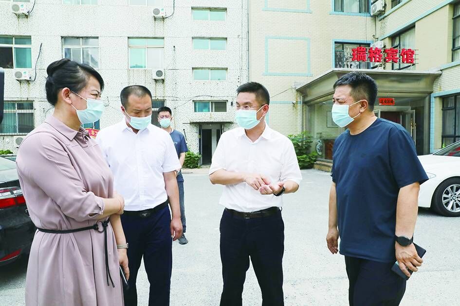 杨野检查疫情防控集中隔离点