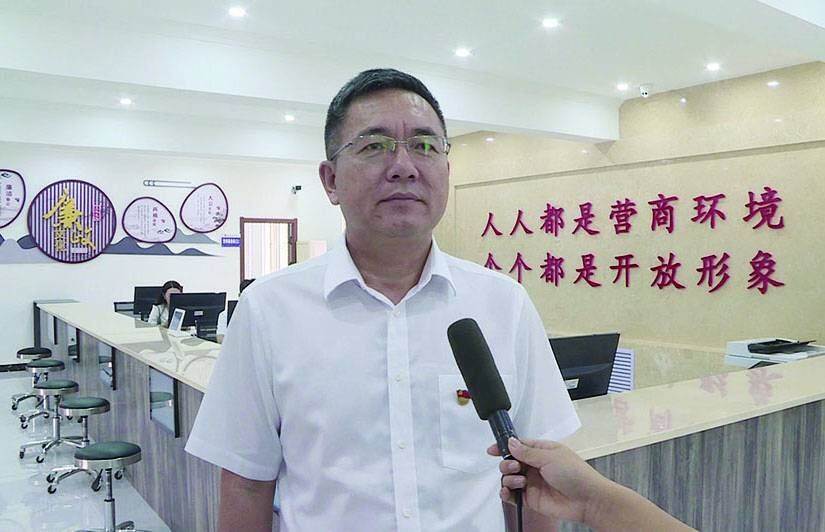 访海城经济开发区党工委委员、副主任冯文铎