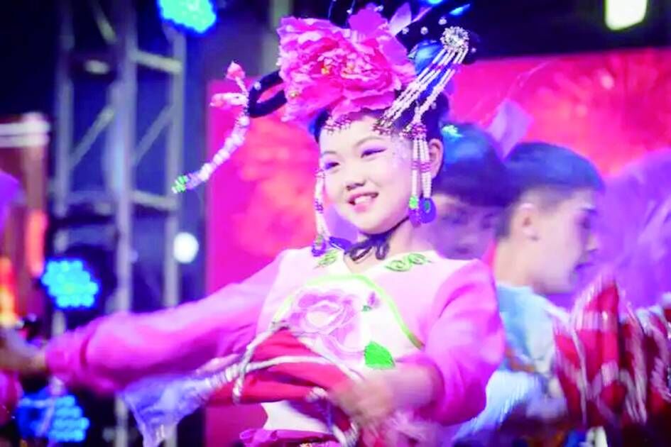 牌楼中心小学秧歌社团传承非遗