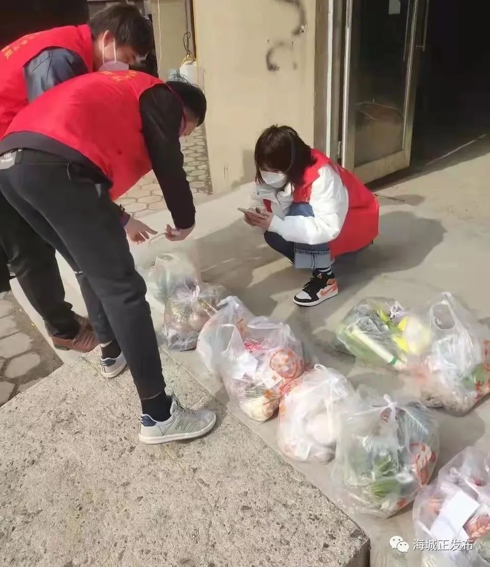 腾鳌镇全力保障封控小区群众生活物资需求