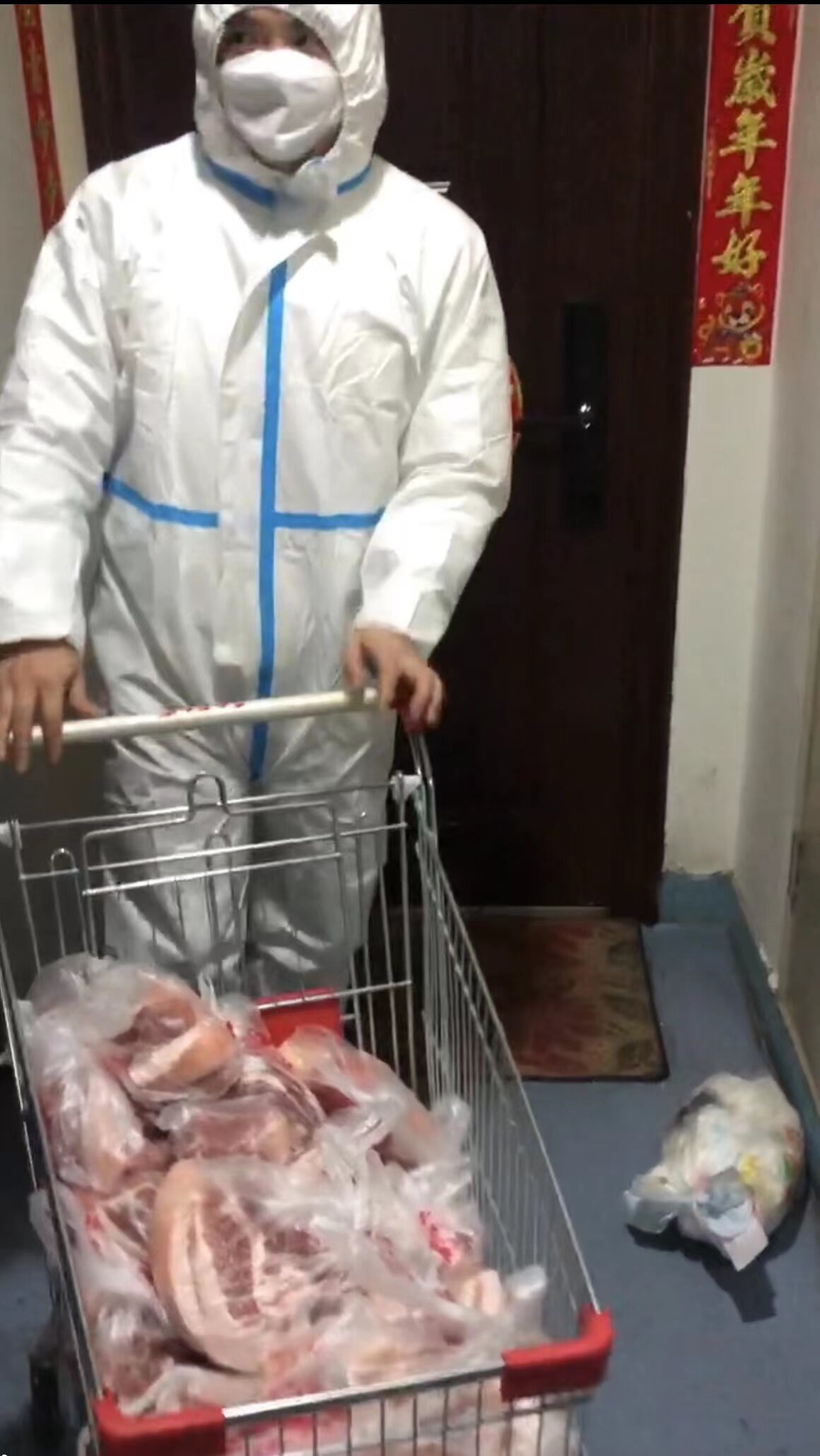 同心抗疫 暖心物业为居民送来生活物资