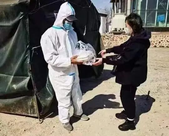 腾鳌镇东新村第一书记周阿芳 | 无私奉献 坚守在抗“疫”一线