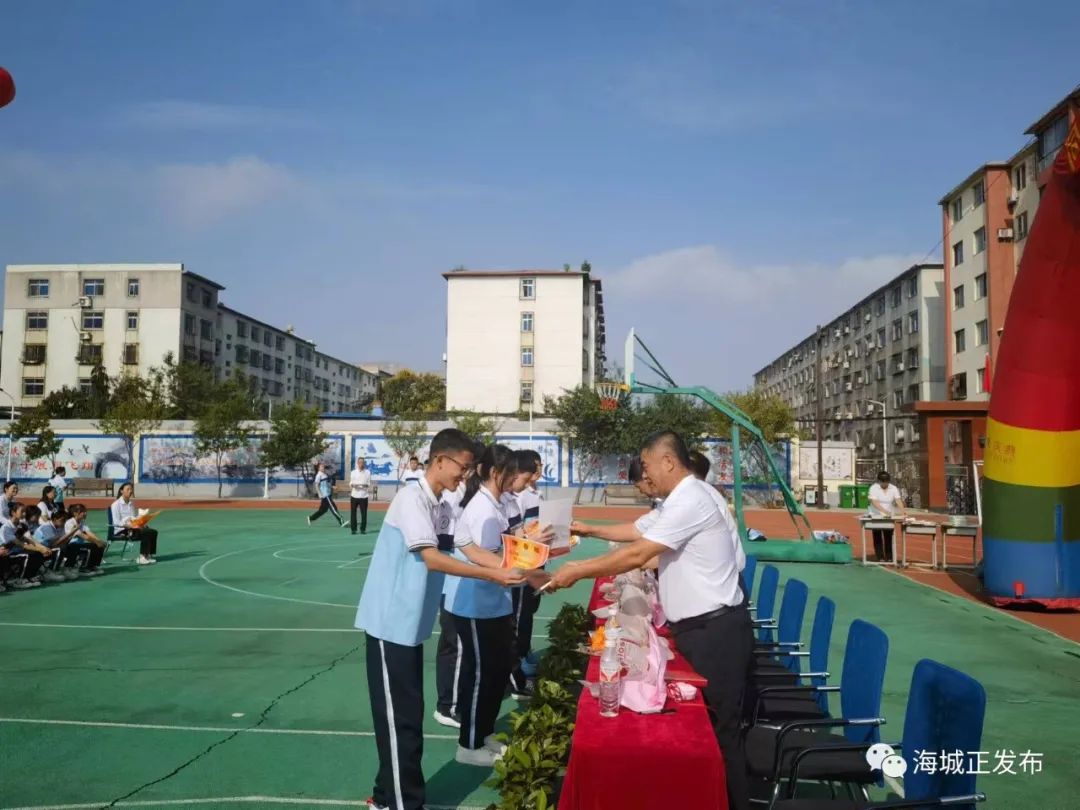 砥砺逐梦迎新季 风帆再起展新程！海城市各学校举行秋季开学典礼暨庆祝第39个教师节大会