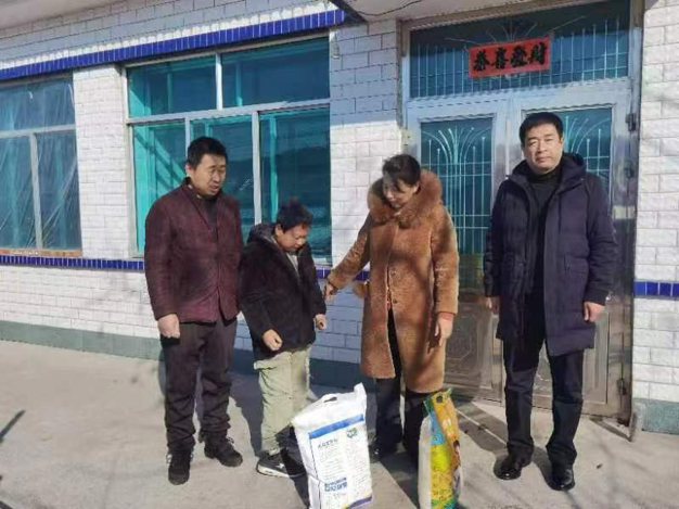 英落镇：村企结对“心连心” 振兴路上“手牵手”