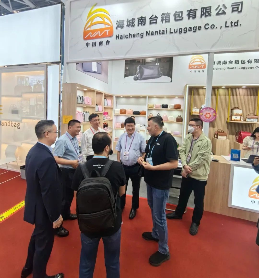 海城南台箱包首秀广交会！助推“北纬40度 海城质造”走向世界