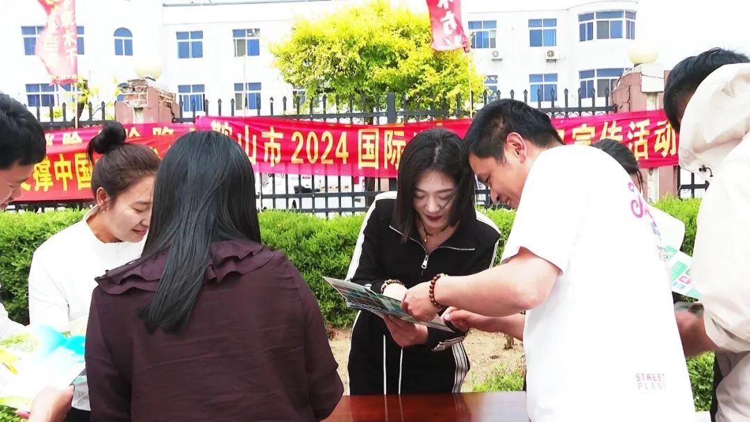 【“两为”大比武】鞍山市生态环境局海城分局开展生物多样性保护宣传活动