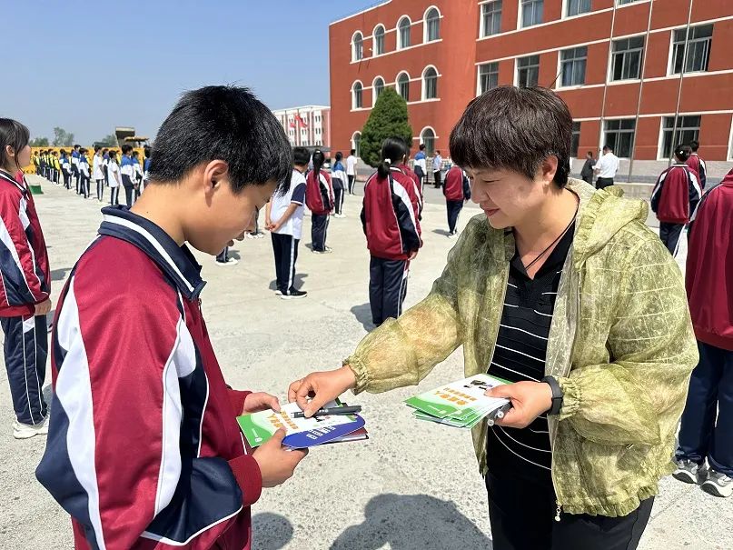 护航助成长 中小镇普法宣传进校园
