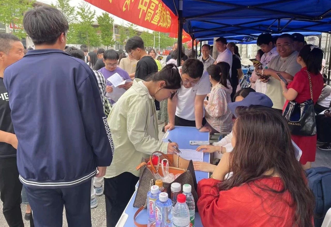 高考首日!海城市3693名考生奔赴考场