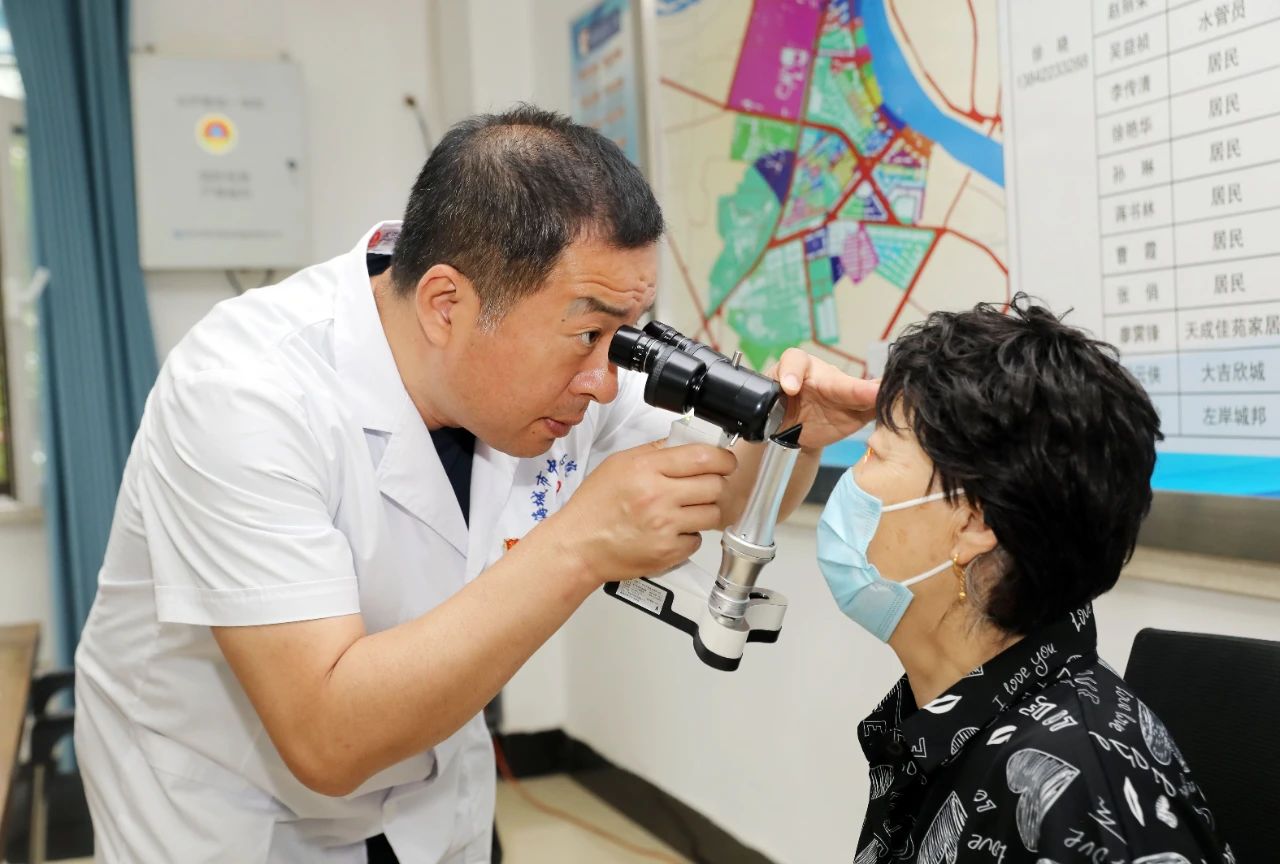 健康伴我行系列公益活动：义诊进社区 便民暖人心