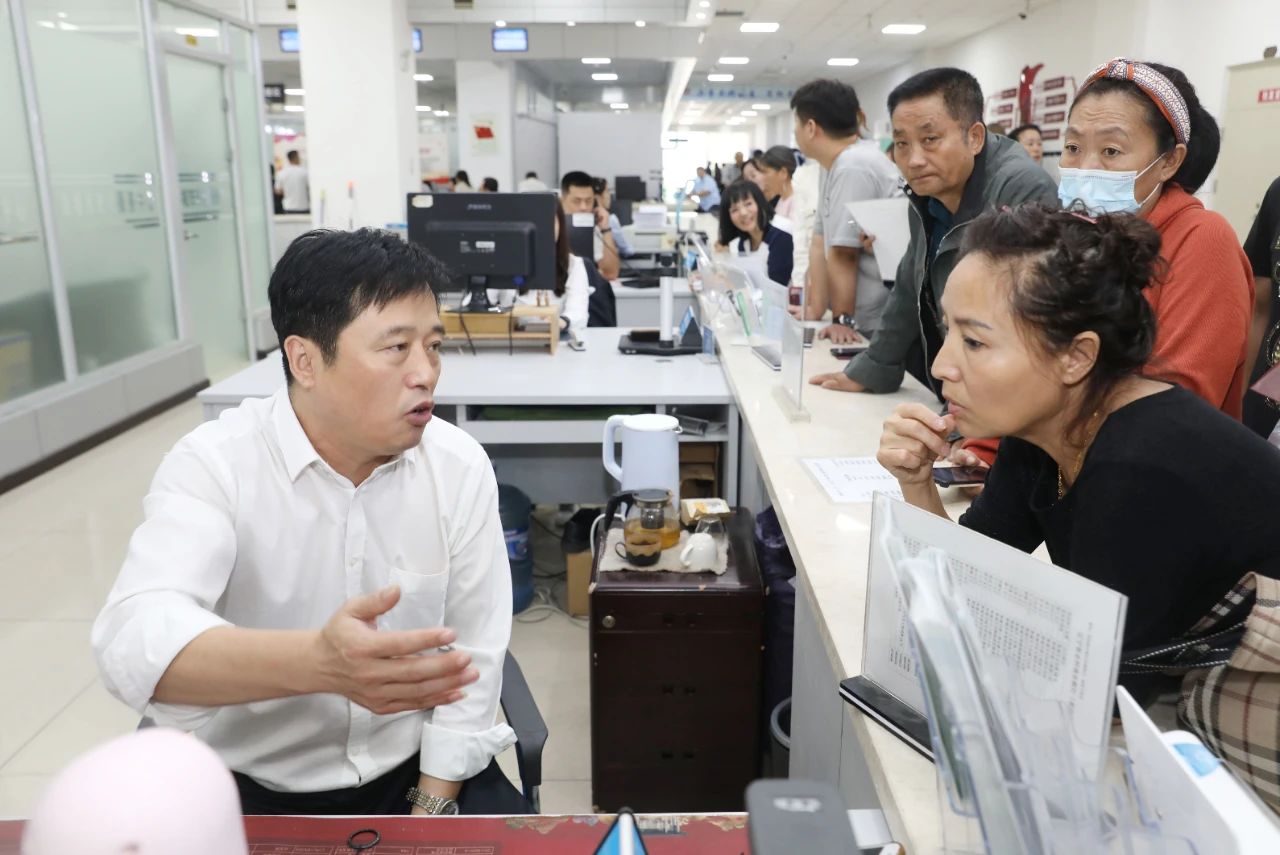 “延迟退休”政策出台热度高！海城市人社局专人专窗答疑解惑