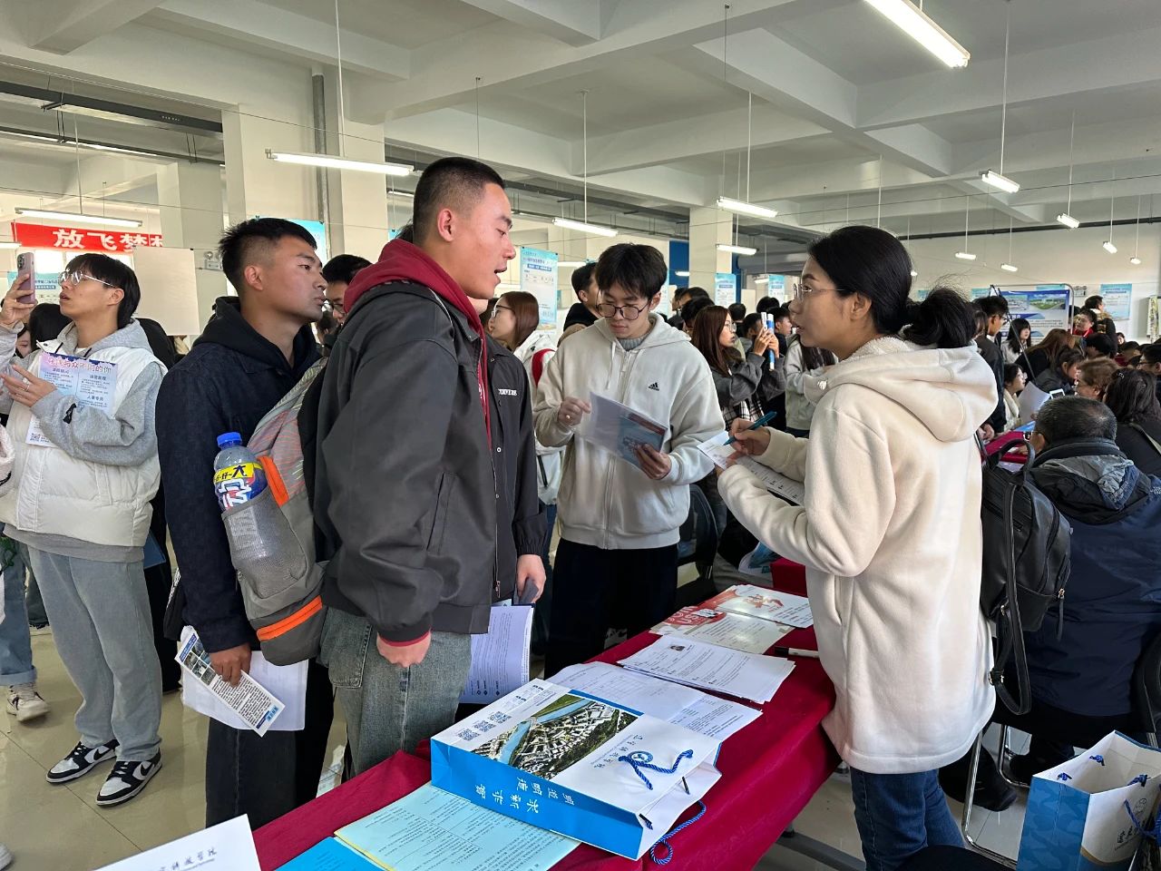 【“两为”大比武】海城市重点企业再赴辽宁科技学院参加2025届毕业生秋季第二场双选会