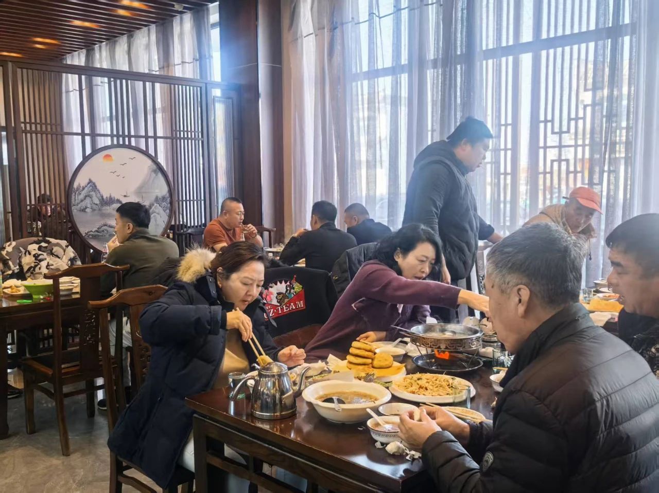 【北纬40度 海城质造】牛庄镇：阖家欢乐品美食 馅饼销售创佳绩