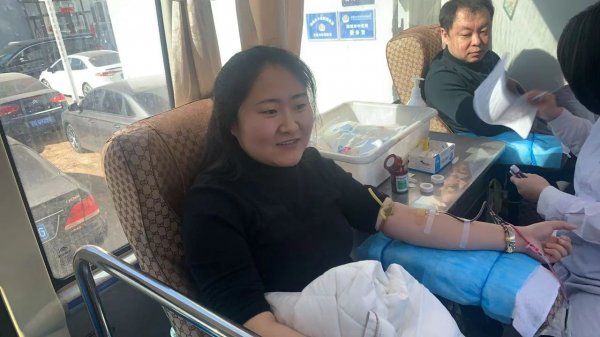 市无偿献血服务中心携手市中医院演绎爱心献血新篇章