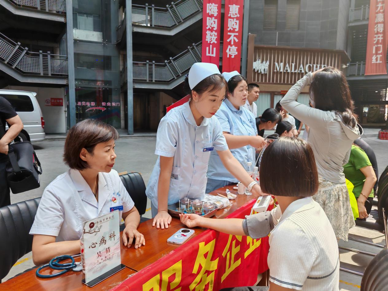专家“送货上门”健康服务“零距离”