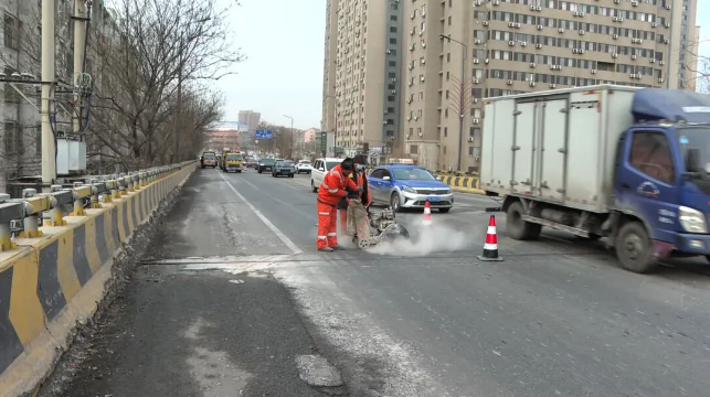 【2026新春走基层】24小时在岗!春运保通守路人 用速度守护春运平安路