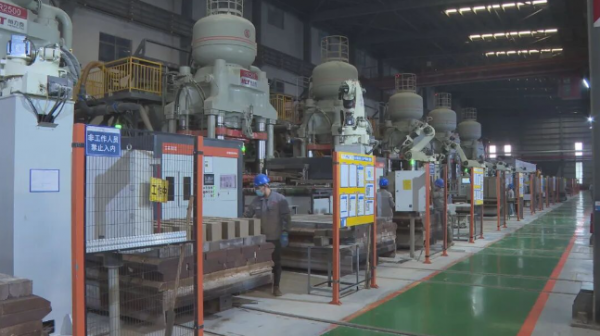 【2026新春走基层】春节不停工 后英集团海城市胜辉耐火材料制