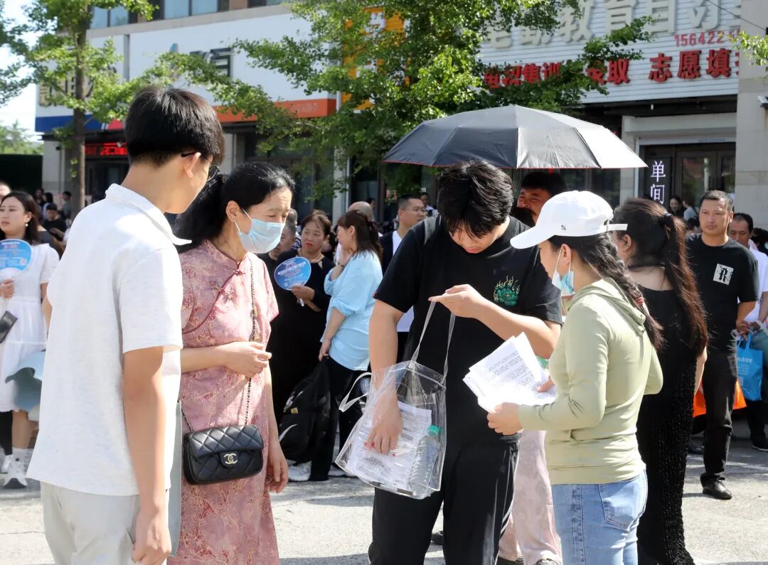 执笔赴山海 逐梦正当时！我市13726名学子从容赴考，奔赴青春考场