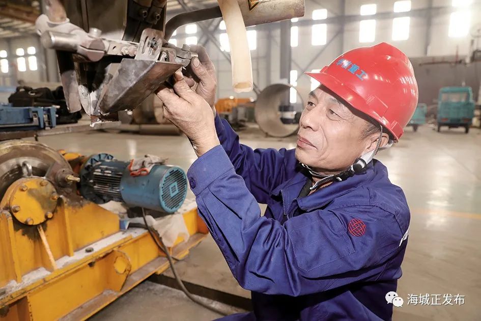 【劳动者风采录——身边榜样】全能钳工“多面手” 新时代工人楷模