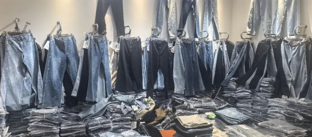 【2026新春走基层】裤子烫钻，这个服饰潮流咱们西柳来